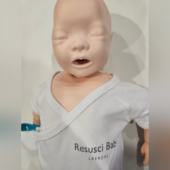 Resusci Baby QCPR by Laerdal Medical. Excellent Used Condition Manikin CPR - Picture 14 of 16